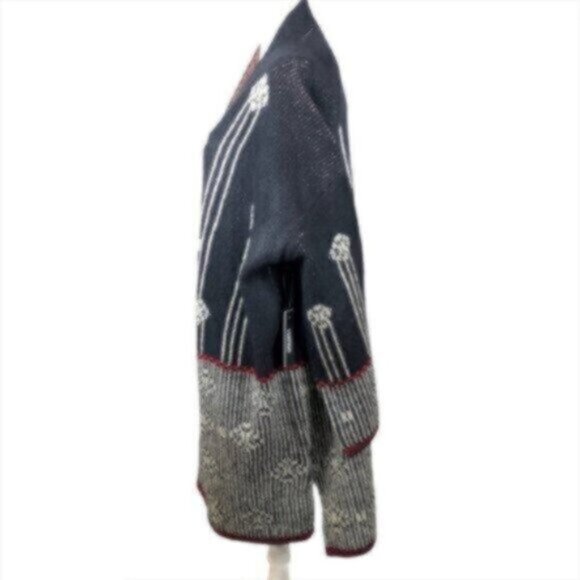 NWT Vertigo Black & Red Geo Printed Long Sweater Large - Picture 4 of 6